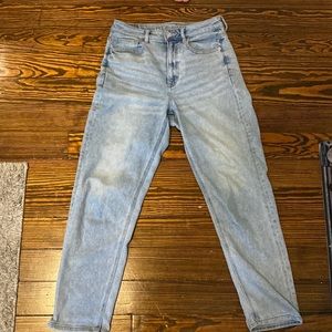 American Eagle Mom Straight Jeans